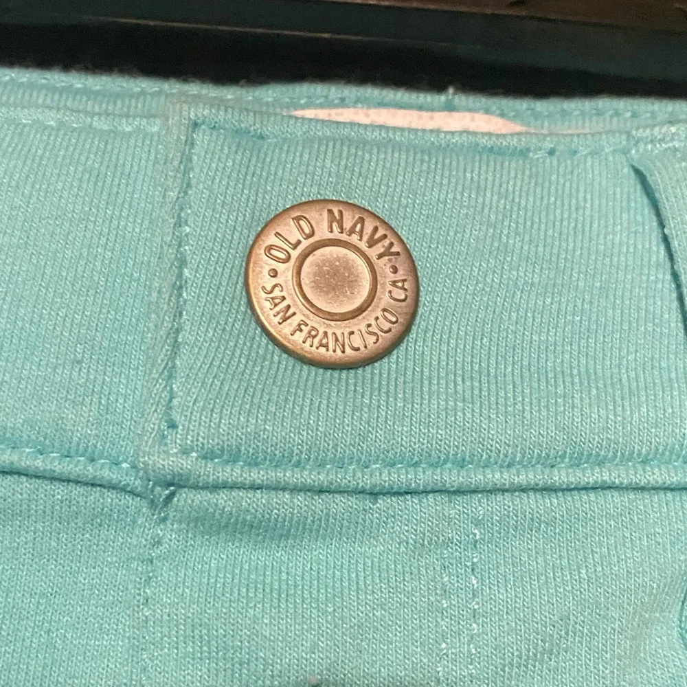 Teal blue jegging type shorts - Picture 3 of 4